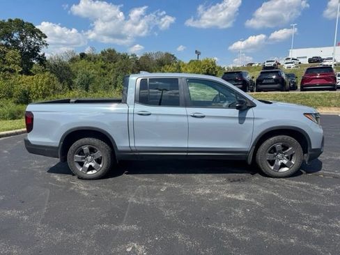 Used 2025 Honda Ridgeline TrailSport image 2