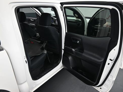 Used 2022 Toyota Tacoma TRD Off-Road w/ Technology Package image 21