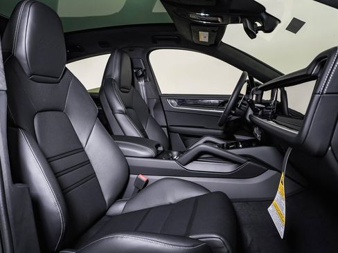 New 2025 Porsche Cayenne Turbo image 15