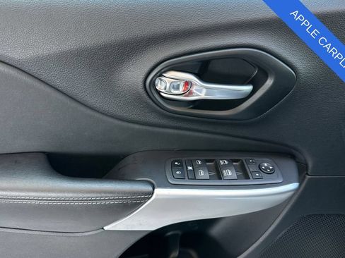 Used 2022 Jeep Cherokee Latitude AWD/4WD image 11