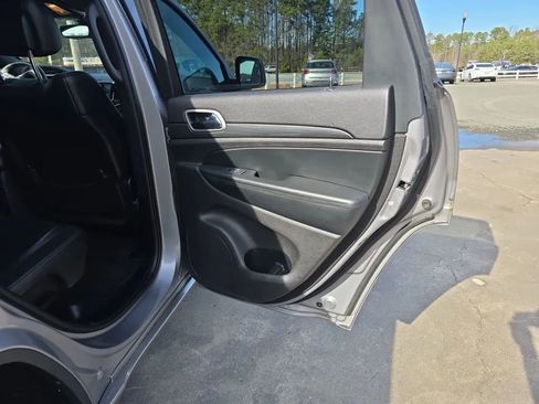 Used 2019 Jeep Grand Cherokee Altitude image 44