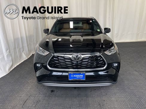 Used 2024 Toyota Highlander Platinum AWD/4WD image 34