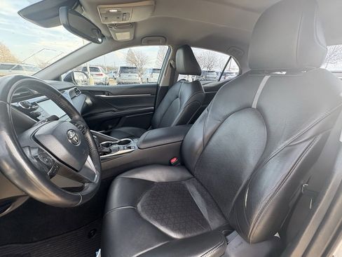 Used 2018 Toyota Camry XSE image 6