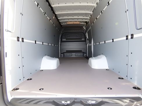 Used 2024 Mercedes-Benz Sprinter 3500 image 29