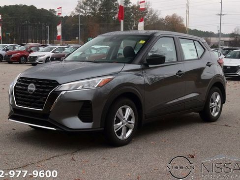 New 2025 Nissan Kicks Play S image 3