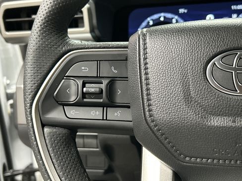 Used 2025 Toyota Tacoma TRD Off-Road AWD/4WD image 19