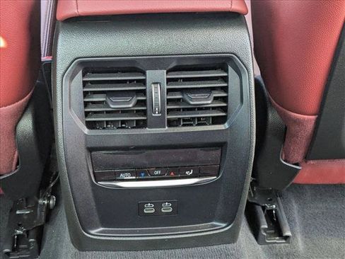 Used 2025 BMW 330i xDrive 330i xDrive w/ Premium Package image 17