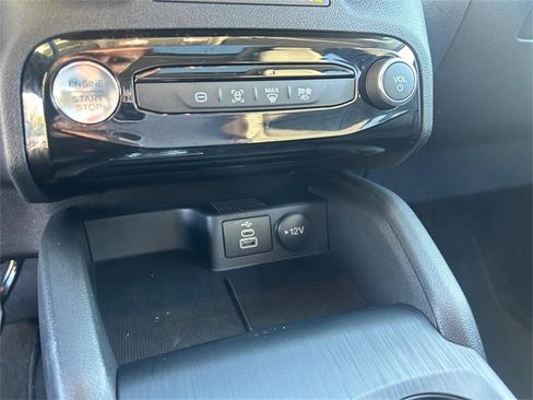 Used 2025 Ford Escape SE w/ Class II Trailer Tow Package image 25