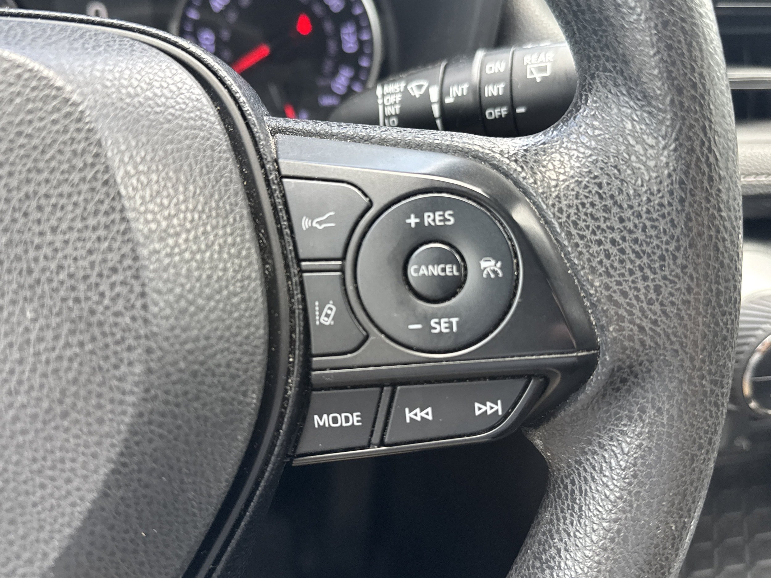Used 2019 Toyota RAV4 XLE FWD image 35