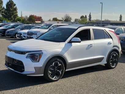 Used 2024 Kia Niro Wave w/ Wave Preserve Package