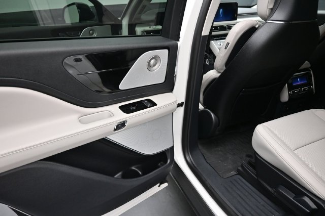 Used 2025 Lincoln Aviator Reserve w/ Equipment Group 201A AWD/4WD image 21
