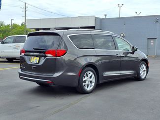 Used 2018 Chrysler Pacifica Touring-L w/ Tire & Wheel Group FWD video 2
