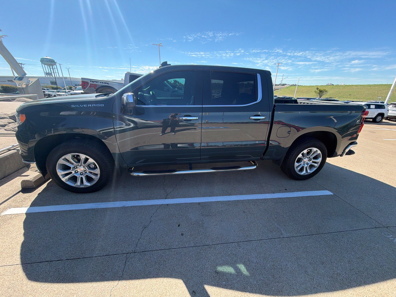 Used 2025 Chevrolet Silverado 1500 LTZ RWD image 3