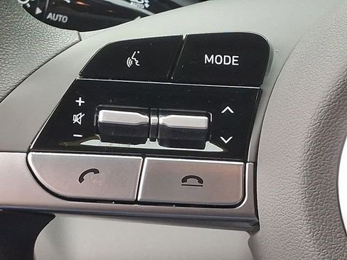 Used 2023 Hyundai Elantra SEL w/ Preferred Accessory Package FWD image 21