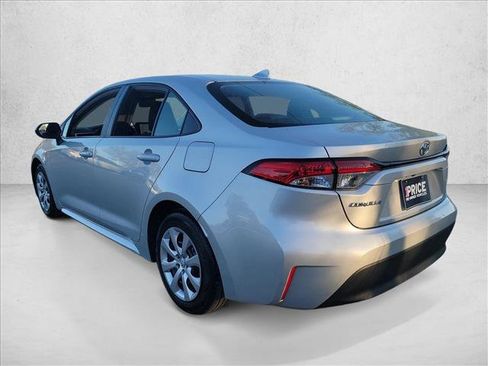 Used 2025 Toyota Corolla LE image 7