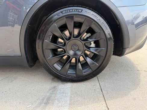 Used 2022 Tesla Model Y Long Range AWD/4WD image 43