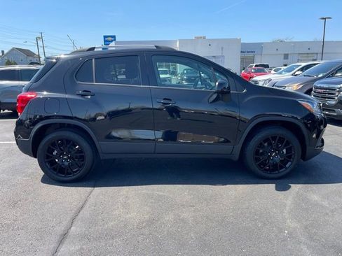 Used 2022 Chevrolet Trax LT w/ Midnight Edition AWD/4WD image 9