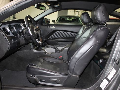 Used 2013 Ford Mustang Premium image 8