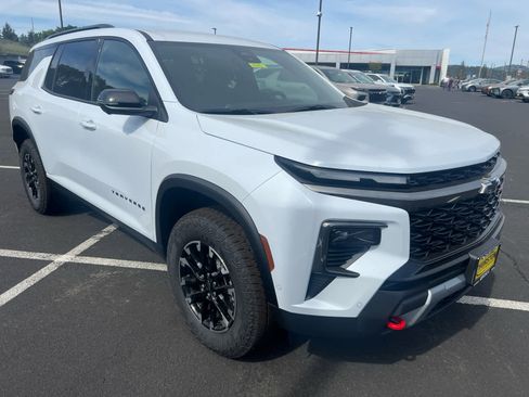 New 2026 Chevrolet Traverse Z71 w/ Enhanced Driving Package AWD/4WD image 3
