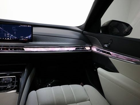 Used 2024 BMW 760i xDrive w/ Executive Package image 89