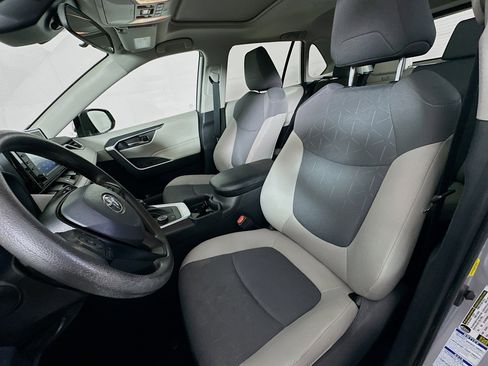 Used 2019 Toyota RAV4 XLE image 13
