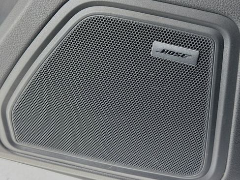 Certified 2025 Porsche Macan image 12