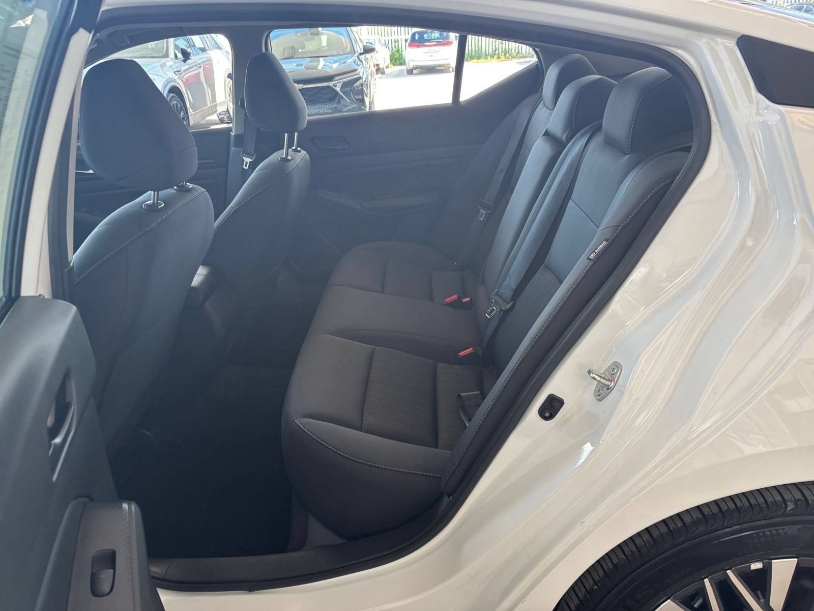 Used 2025 Nissan Altima 2.5 SV FWD image 25