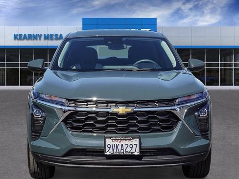 Used 2026 Chevrolet Trax LS w/ LS Convenience Package FWD image 2