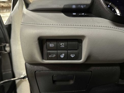 Used 2021 Toyota Highlander Limited AWD/4WD image 34