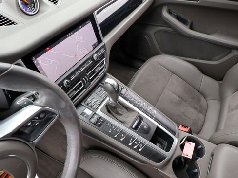 Used 2021 Porsche Macan image 41