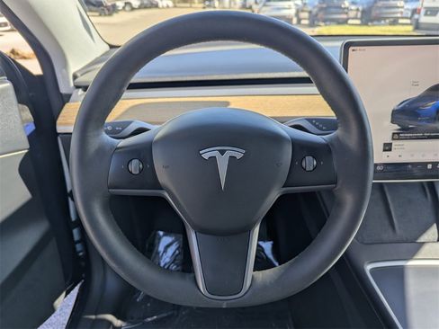 Used 2022 Tesla Model Y Long Range image 27