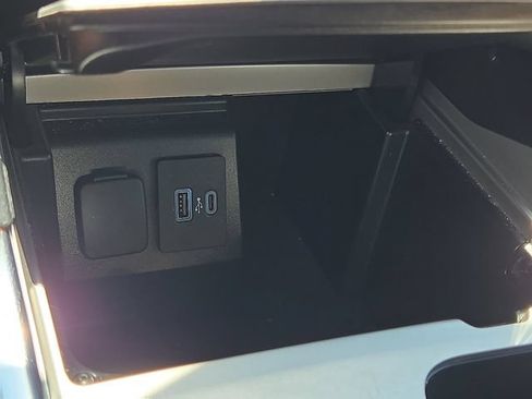 Used 2022 Ford Explorer XLT w/ Equipment Group 202A RWD image 14