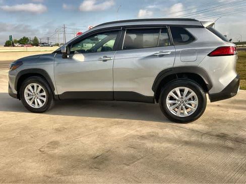 Used 2022 Toyota Corolla Cross LE image 4