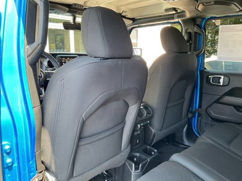 Used 2023 Jeep Wrangler Unlimited Sahara AWD/4WD image 29