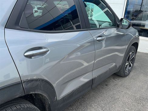 Used 2023 Chevrolet TrailBlazer RS w/ Sun and Liftgate Package image 9