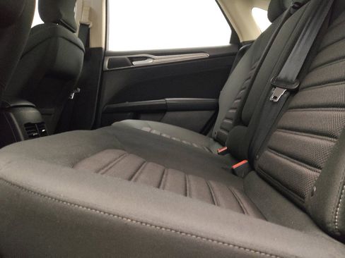 Used 2019 Ford Fusion SE FWD image 18