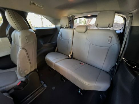 Used 2025 Toyota Sienna XLE image 31