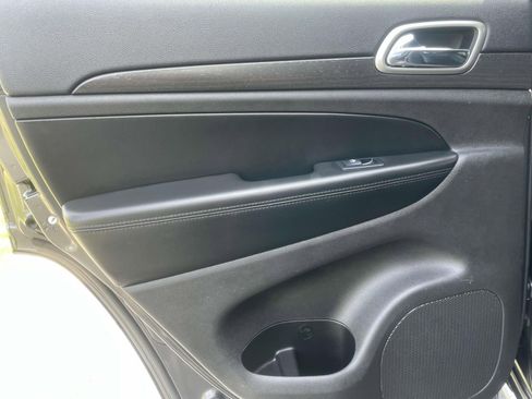 Used 2017 Jeep Grand Cherokee Altitude RWD image 13