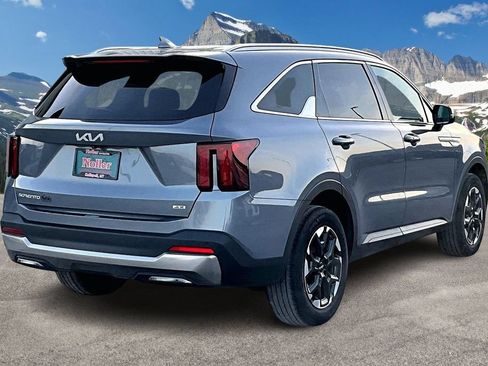 Used 2024 Kia Sorento S AWD/4WD image 2