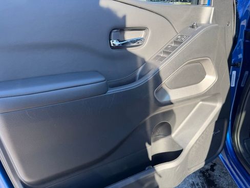 Used 2024 Nissan Frontier SV w/ SV Convenience Package image 16