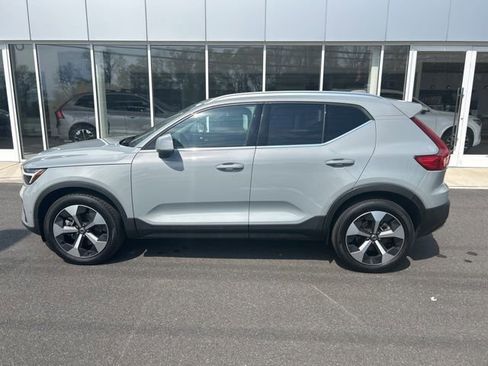 Certified 2025 Volvo XC40 B5 Plus AWD/4WD image 2