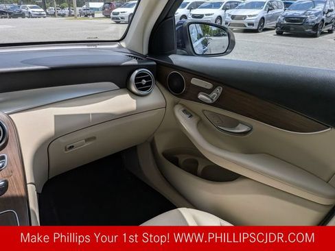 Used 2022 Mercedes-Benz GLC 300 4MATIC image 16