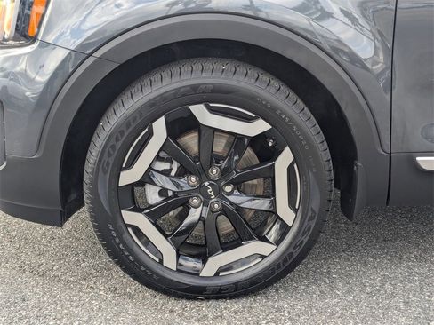 Used 2024 Kia Telluride EX w/ EX Captain's Chair Package image 10