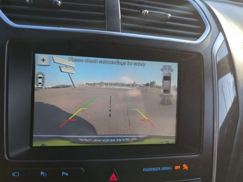 Used 2018 Ford Explorer Platinum image 13