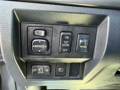 Used 2018 Toyota Tundra SR5 image 24