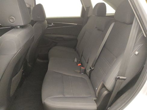 Used 2019 Kia Sorento S FWD image 18