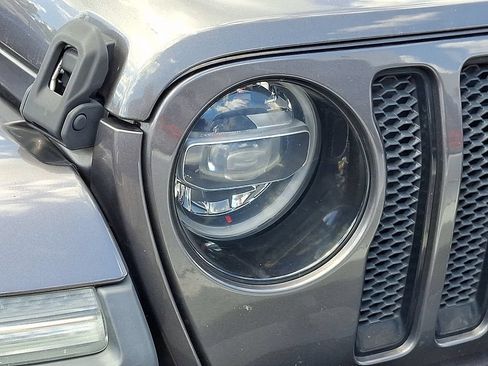 Used 2019 Jeep Wrangler Unlimited Sahara AWD/4WD image 9