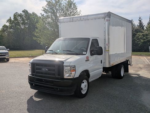 Used 2024 Ford E-350 and Econoline 350 Super Duty w/ Power Windows & Locks Group RWD image 5