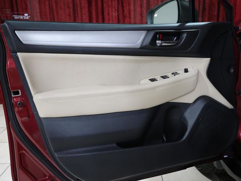 Used 2018 Subaru Outback 2.5i Premium image 11