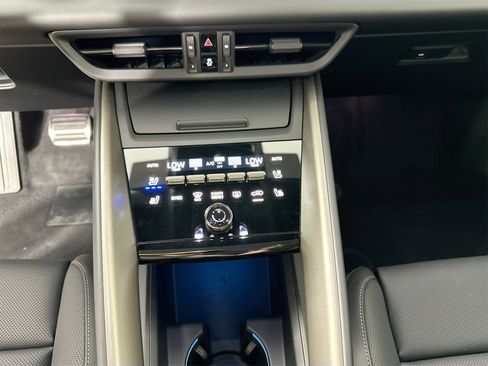 Certified 2025 Porsche Macan Turbo Electric image 24